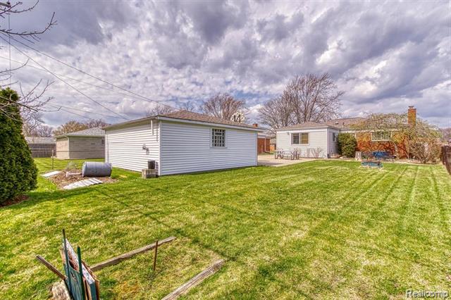 Builiding view thirty for 13194 Burgundy, Warren, MI. 48089