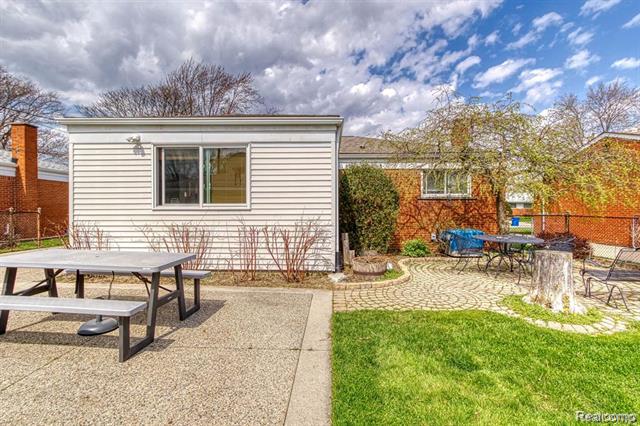 Builiding view twenty eight for 13194 Burgundy, Warren, MI. 48089