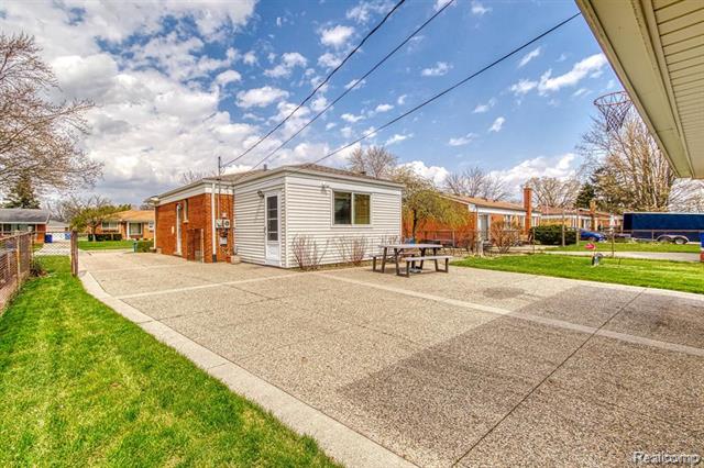 Builiding view twenty seven for 13194 Burgundy, Warren, MI. 48089