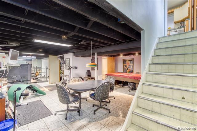 Builiding view twenty two for 13194 Burgundy, Warren, MI. 48089