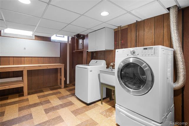 Builiding view nineteen for 13171 Burgundy, Warren, MI. 48089