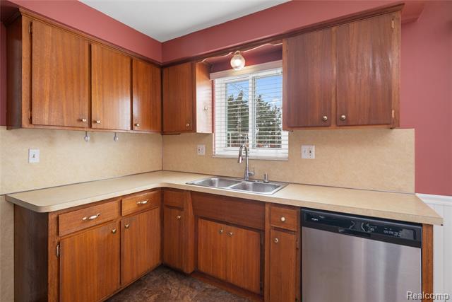 Builiding view seven for 13171 Burgundy, Warren, MI. 48089