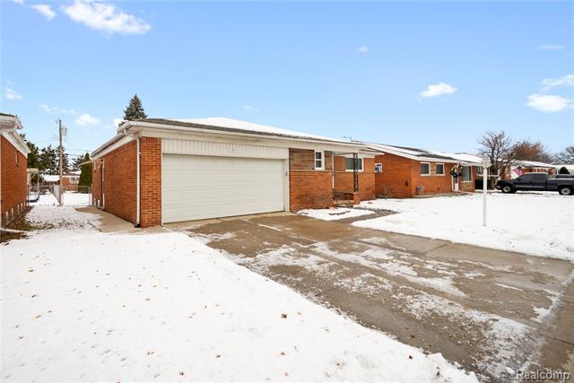 Builiding view twenty five for 13171 Burgundy, Warren, MI. 48089