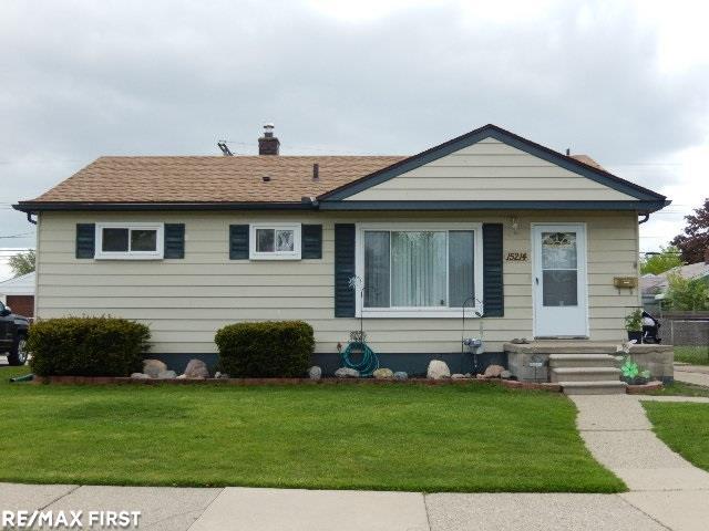 front view for 15214 Petrie, Roseville, Mi. 48066