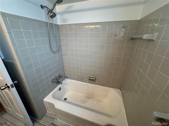 Builiding view eight for 26301 Fernwood, Roseville, MI. 48066