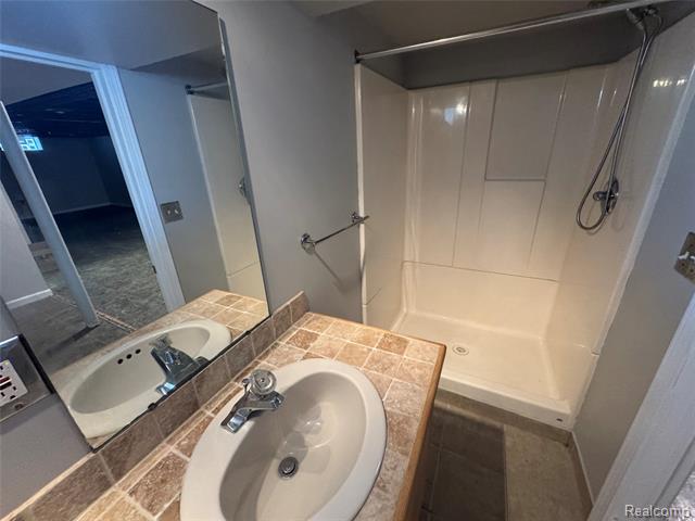 Builiding view fifteen for 26301 Fernwood, Roseville, MI. 48066