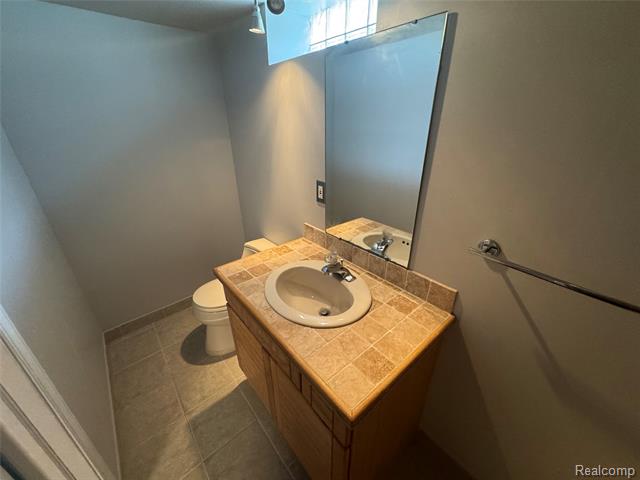 Builiding view fourteen for 26301 Fernwood, Roseville, MI. 48066