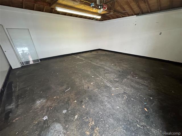 Builiding view seventeen for 26301 Fernwood, Roseville, MI. 48066