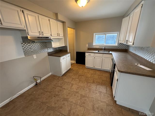 Builiding view six for 26301 Fernwood, Roseville, MI. 48066