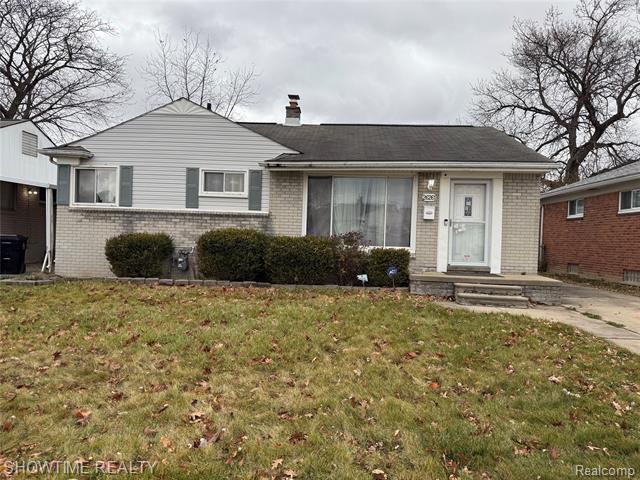 front view for 26261 Linwood, Roseville, Mi. 48066