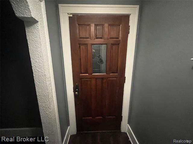 Builiding view eleven for 8054 Potomac, Center Line, MI. 48015