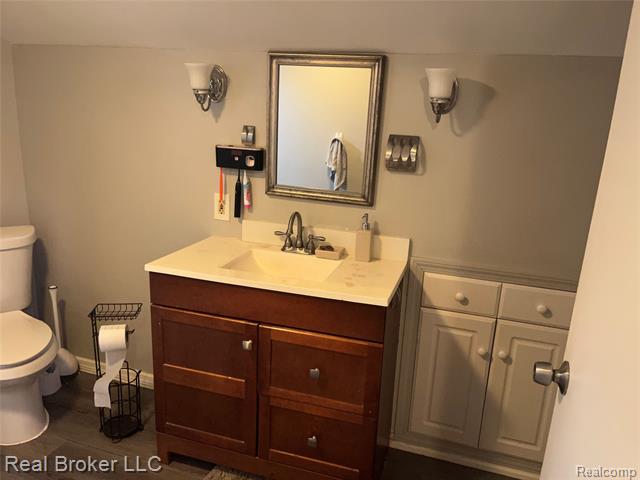 Builiding view fifteen for 8054 Potomac, Center Line, MI. 48015