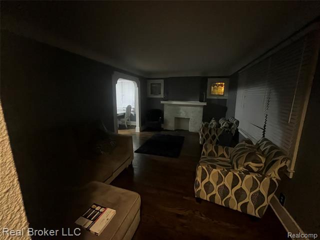 Builiding view five for 8054 Potomac, Center Line, MI. 48015