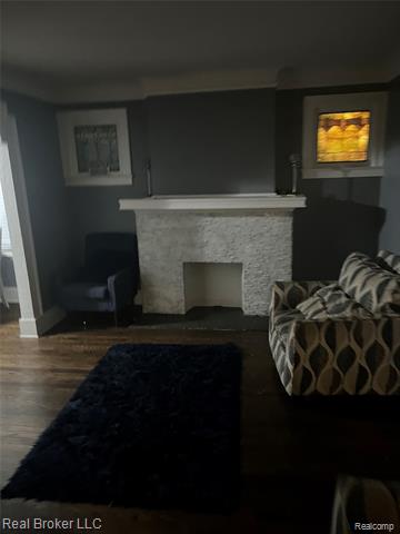 Builiding view four for 8054 Potomac, Center Line, MI. 48015