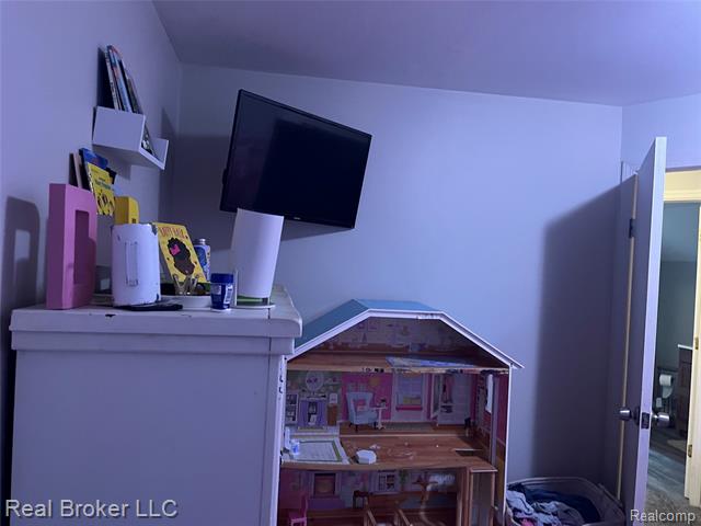 Builiding view fourteen for 8054 Potomac, Center Line, MI. 48015