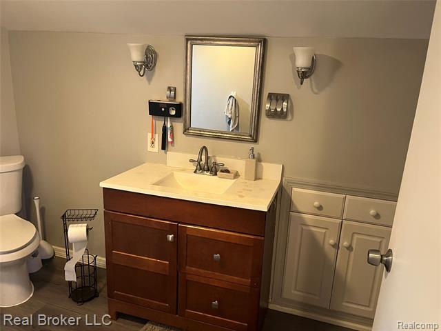 Builiding view seventeen for 8054 Potomac, Center Line, MI. 48015