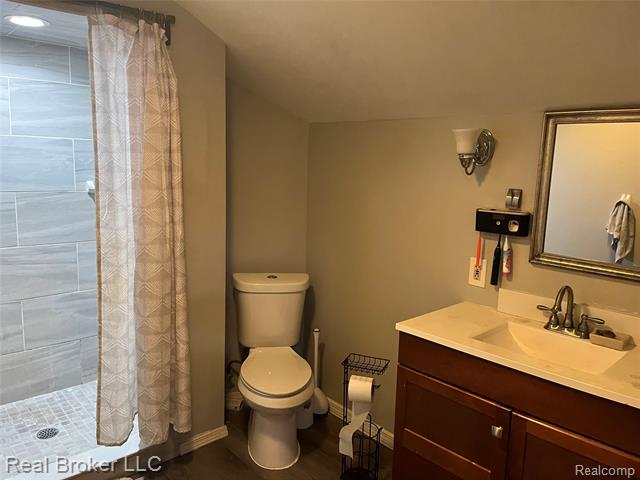 Builiding view sixteen for 8054 Potomac, Center Line, MI. 48015