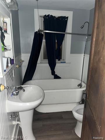 Builiding view ten for 8054 Potomac, Center Line, MI. 48015