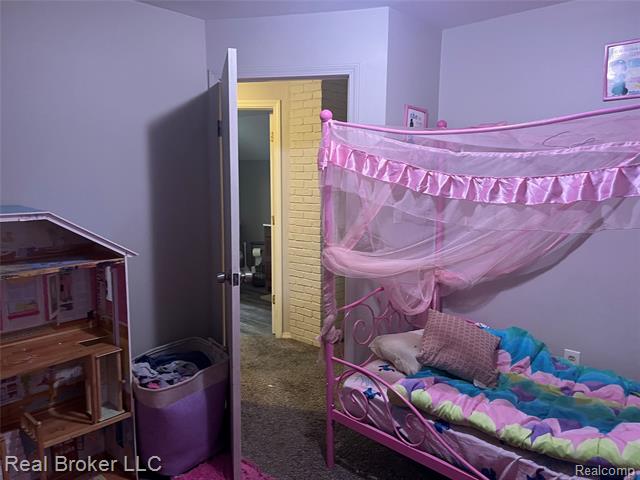 Builiding view thirteen for 8054 Potomac, Center Line, MI. 48015