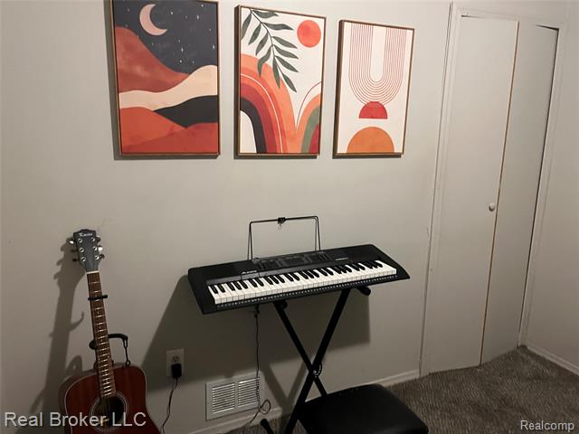 Builiding view twenty three for 8054 Potomac, Center Line, MI. 48015