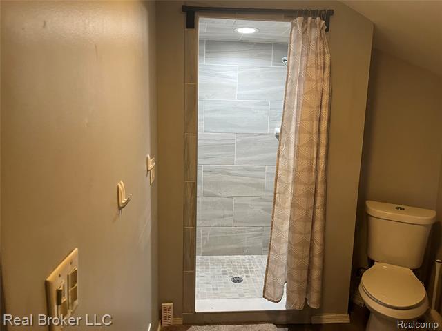 Builiding view twenty for 8054 Potomac, Center Line, MI. 48015