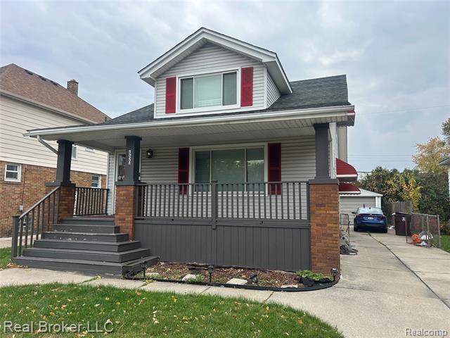 front view for 8054 Potomac, Center Line, Mi. 48015