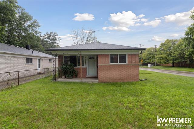 front view picture of 21053 Saint Francis Ave, Farmington, MI. 48336
