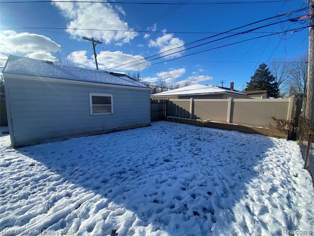 Builiding view eighteen for 26501 Clancy, Roseville, MI. 48066