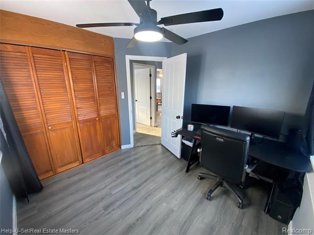 Builiding view fifteen for 26501 Clancy, Roseville, MI. 48066