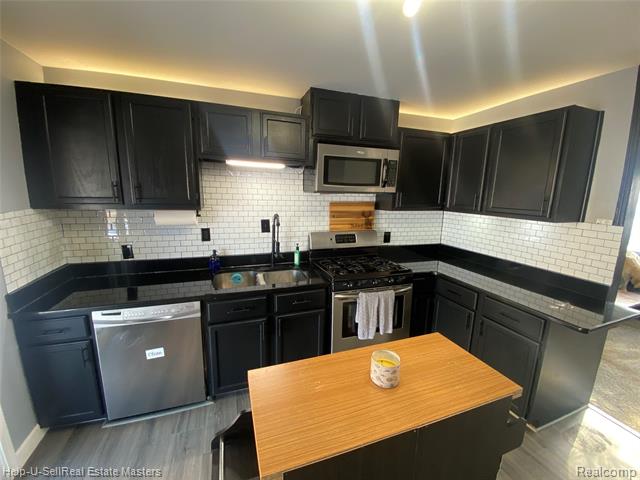 Builiding view seven for 26501 Clancy, Roseville, MI. 48066