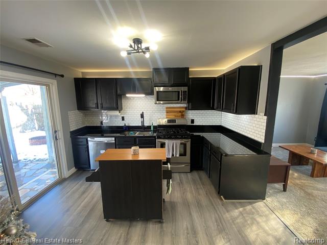 Builiding view six for 26501 Clancy, Roseville, MI. 48066