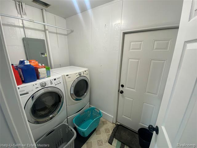 Builiding view sixteen for 26501 Clancy, Roseville, MI. 48066