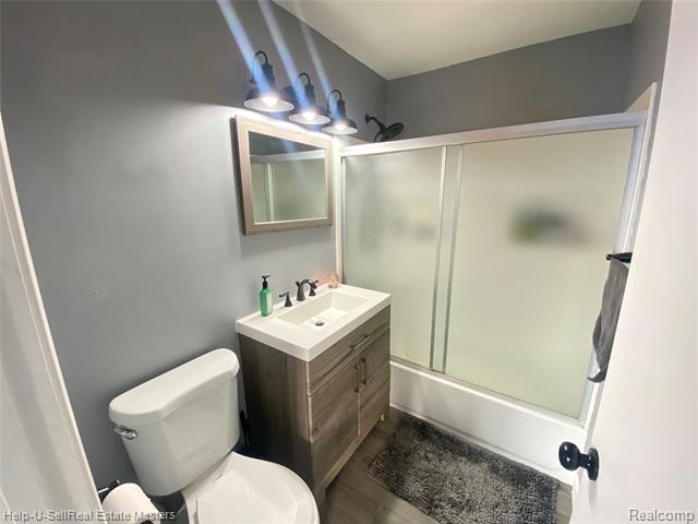 Builiding view ten for 26501 Clancy, Roseville, MI. 48066