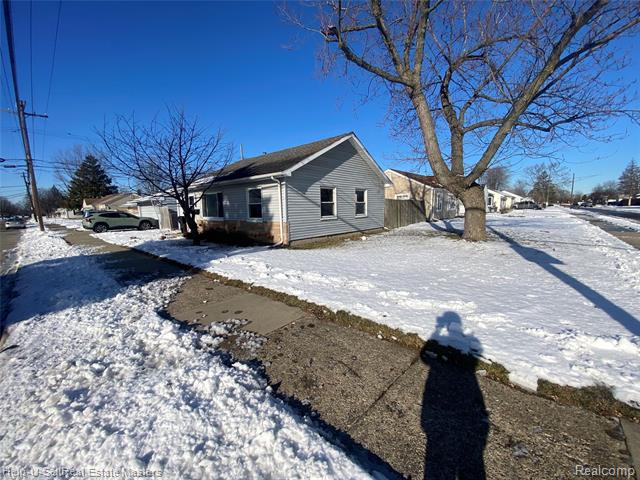 Builiding view twenty two for 26501 Clancy, Roseville, MI. 48066