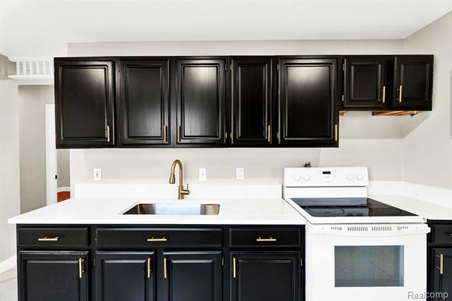 Builiding view eight for 27390 Seyburn, Warren, MI. 48092