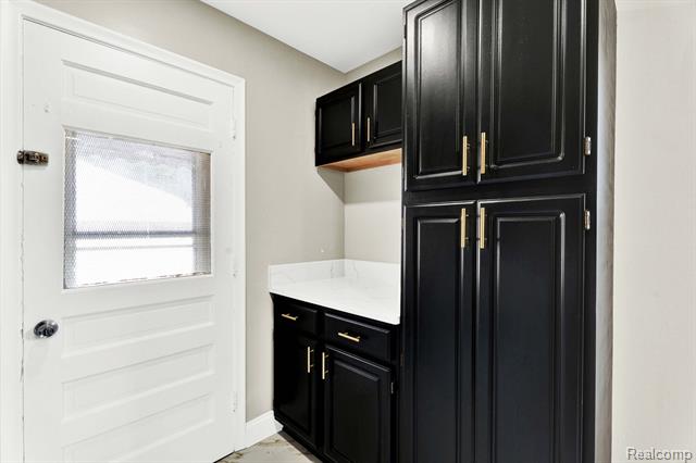 Builiding view eleven for 27390 Seyburn, Warren, MI. 48092