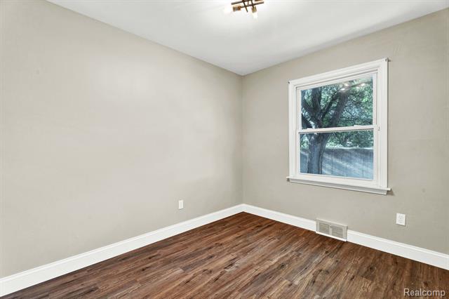 Builiding view fourteen for 27390 Seyburn, Warren, MI. 48092