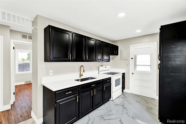 Builiding view nine for 27390 Seyburn, Warren, MI. 48092