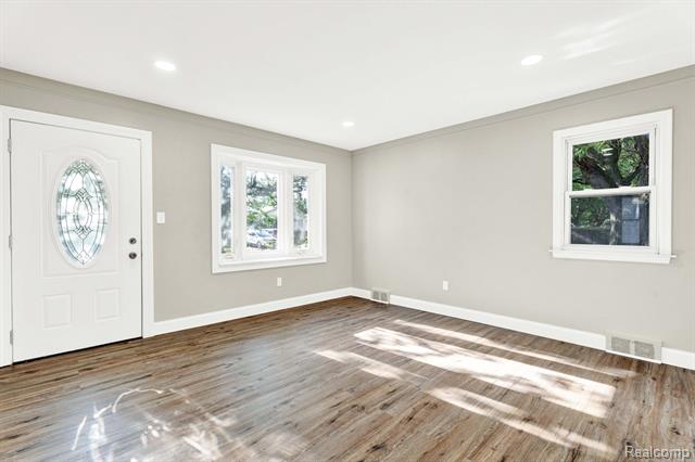 Builiding view seven for 27390 Seyburn, Warren, MI. 48092