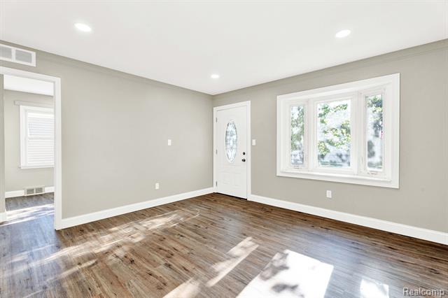 Builiding view six for 27390 Seyburn, Warren, MI. 48092