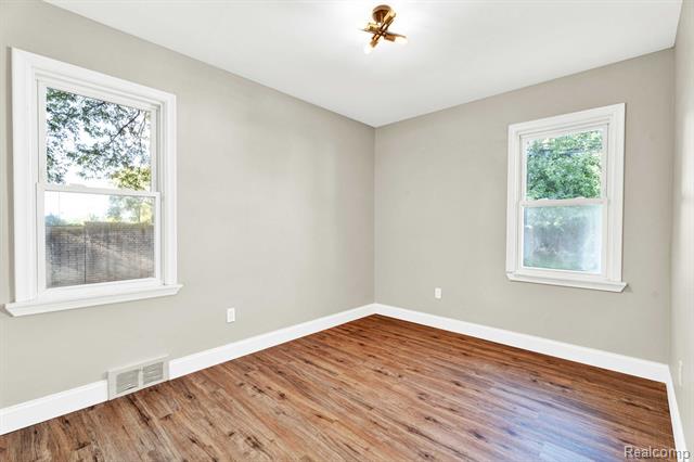 Builiding view sixteen for 27390 Seyburn, Warren, MI. 48092