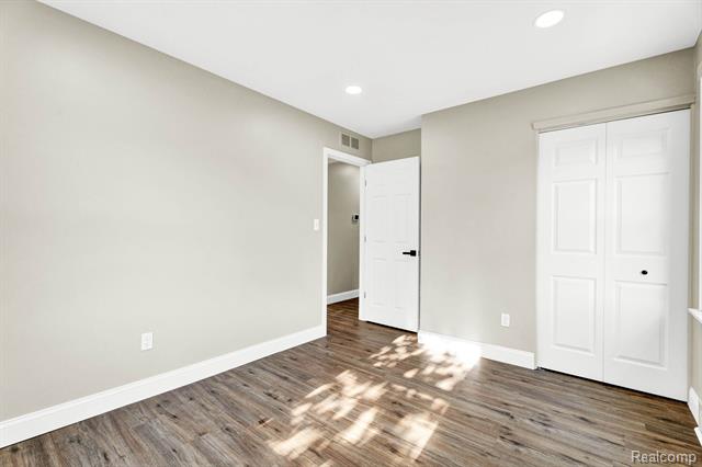 Builiding view thirteen for 27390 Seyburn, Warren, MI. 48092