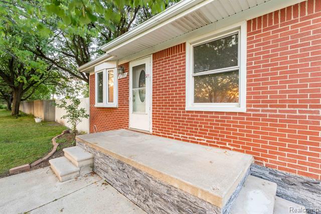 Builiding view three for 27390 Seyburn, Warren, MI. 48092