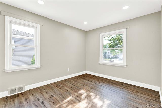 Builiding view twelve for 27390 Seyburn, Warren, MI. 48092