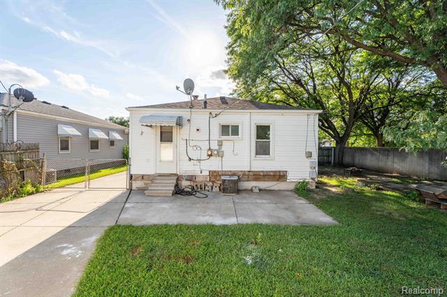 Builiding view twenty eight for 27390 Seyburn, Warren, MI. 48092