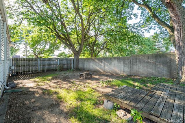 Builiding view twenty two for 27390 Seyburn, Warren, MI. 48092