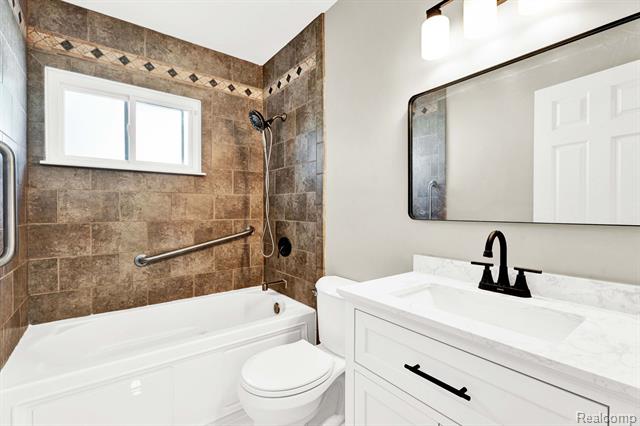 Builiding view twenty for 27390 Seyburn, Warren, MI. 48092