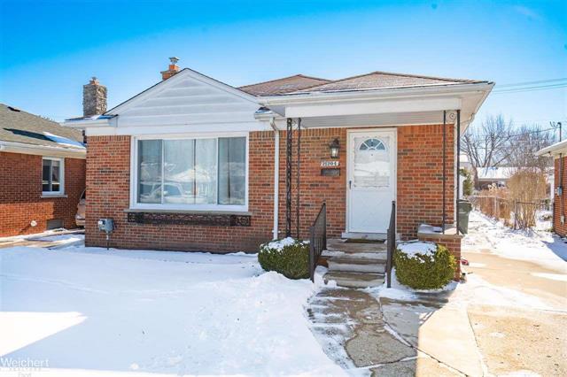 front view for 21204 Erben, Saint Clair Shores, Mi. 48081