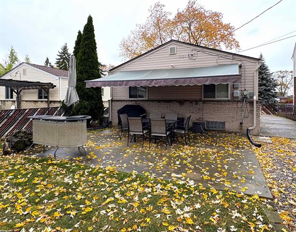 Builiding view eighteen for 21336 Erben, Saint Clair Shores, MI. 48081