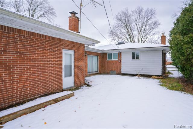 Builiding view five for 28031 Lorraine, Warren, MI. 48093